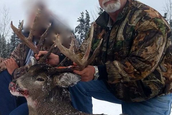 Dan tagged this nice 5×5 Whitetail Buck