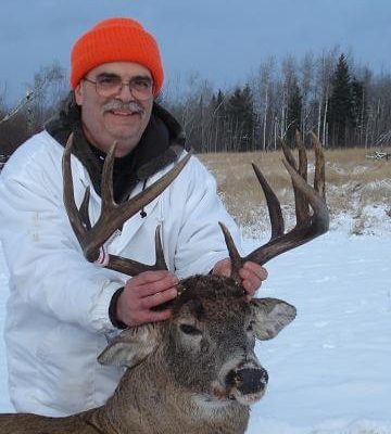 Lenny’s split G3 White Tail Deer Buck at Elusive Saskatchewan Whitetail Outfitter